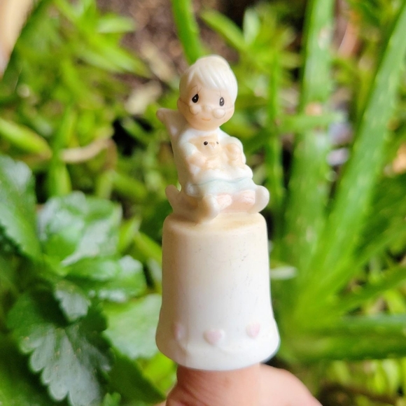 Vintage 1984 Samuel J. Butcher Purrfect Grandma Porcelain Thimble - Picture 3 of 8